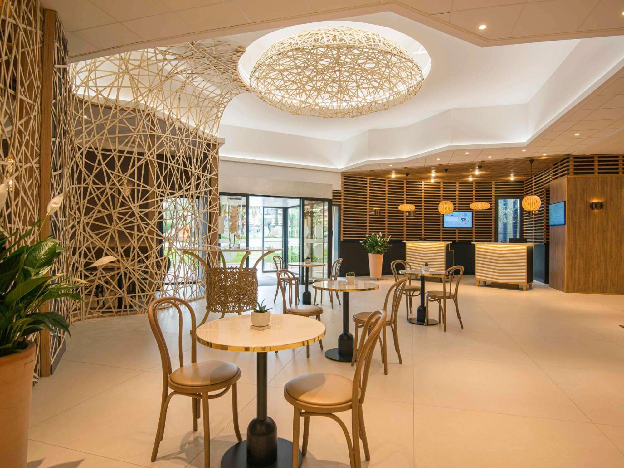 Novotel Nice Arenas Aeroport Eksteriør bilde