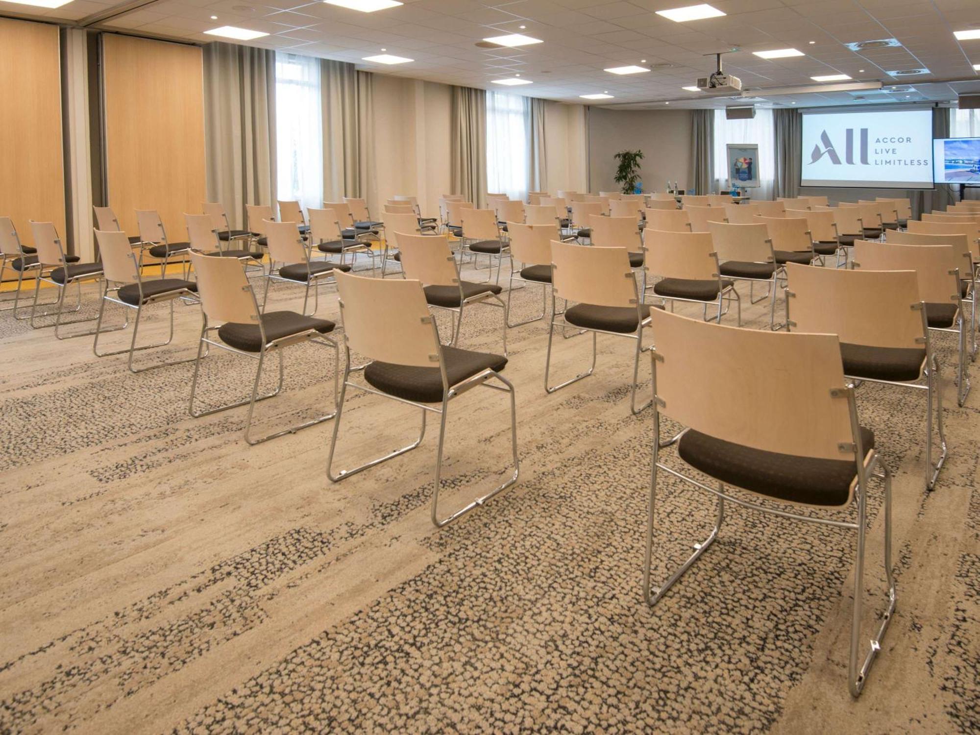 Novotel Nice Arenas Aeroport Eksteriør bilde